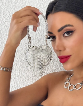 Mini Bolsa Coração com Franja - Glamour e Sofisticação para Ocasiões Especiais - Imagem 3
