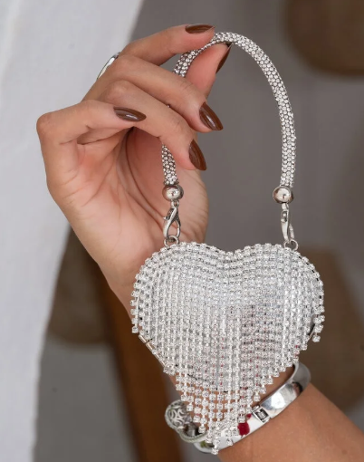 Mini Bolsa Coração com Franja - Glamour e Sofisticação para Ocasiões Especiais - Imagem 4
