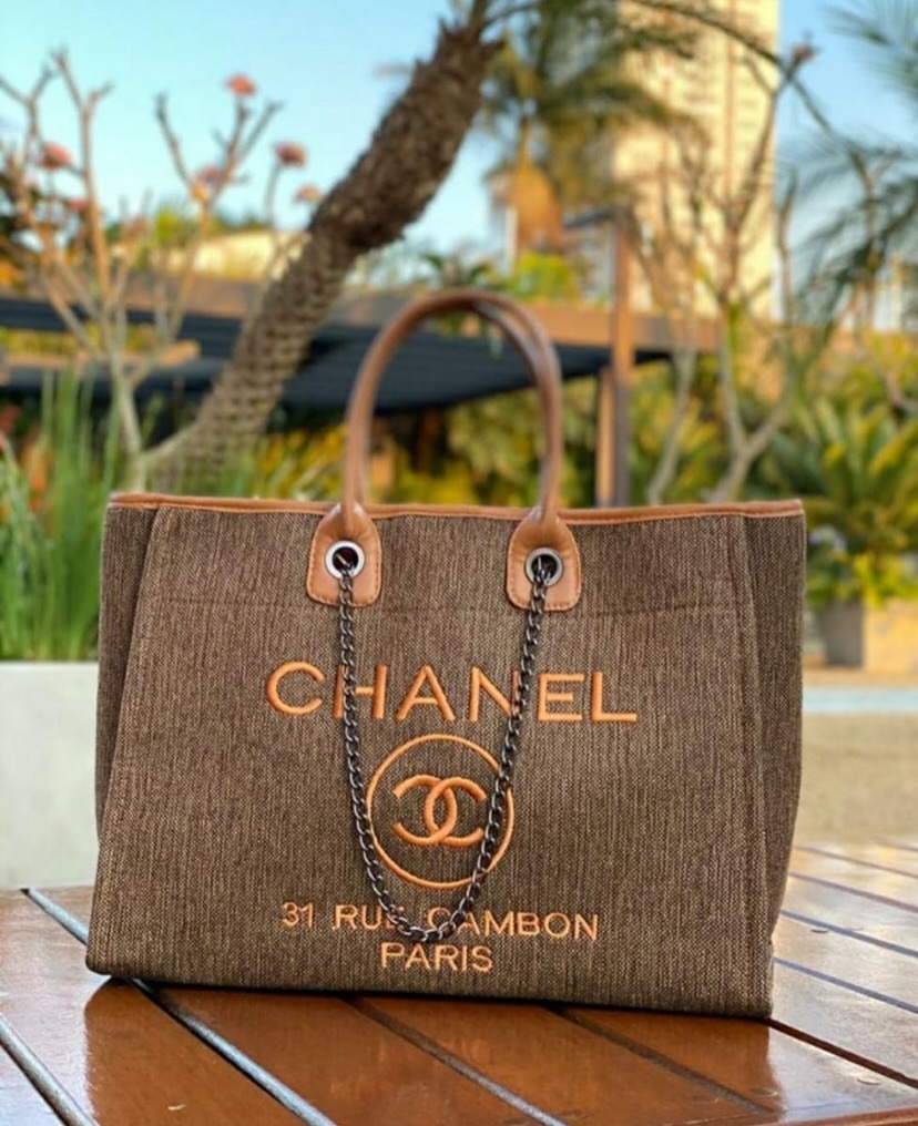 Bolsa Chanel Deauville Tote Marrom (PREMIUM) - Elegância e Versatilidade Parisiense